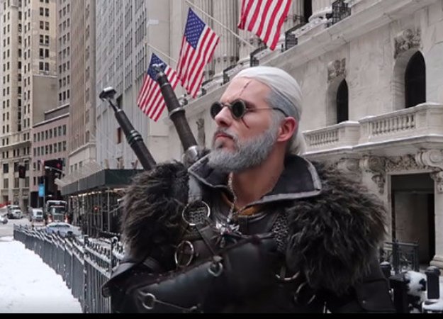 Необычный косплей Геральта: Белый Волк с Уолл-Стрит