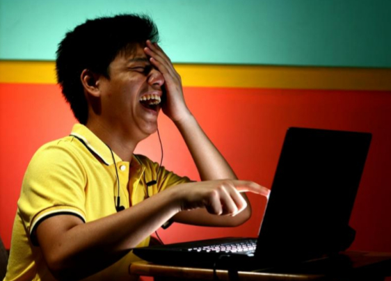 Сеть супермаркетов Aldi наняла прогеймеров для «отстрела» школьников в Fortnite - изображение обложка