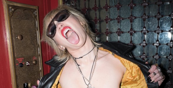 Майли Сайрус снялась топлес для Rolling Stone и рассказала о наркотиках - изображение обложка