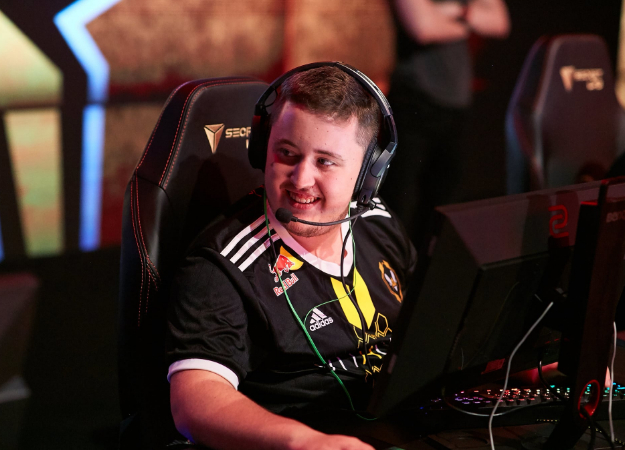 Один из лучших игроков планеты по CS:GO оформил «эйс» с дигла - изображение обложка