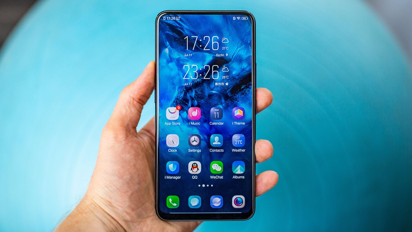 AnTuTu назвал самые мощные флагманы октября и самые производительные смартфоны среднего уровня - изображение обложка