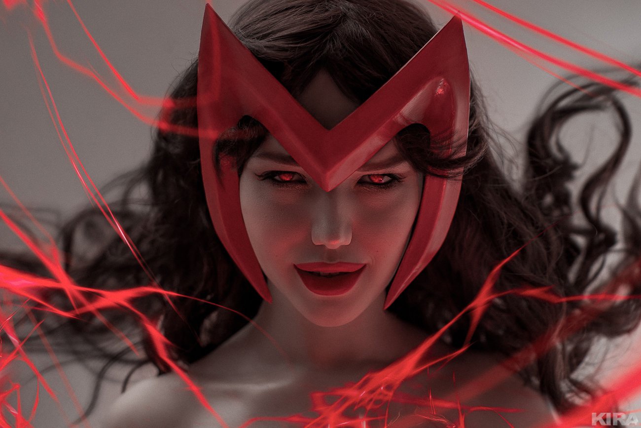Россиянка показала откровенный косплей на Алую Ведьму в костюме из комиксов - изображение обложка