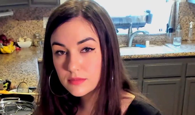 Саша Грей готовит борщ на стриме: бывшая порноактриса рвет Twitch - изображение обложка