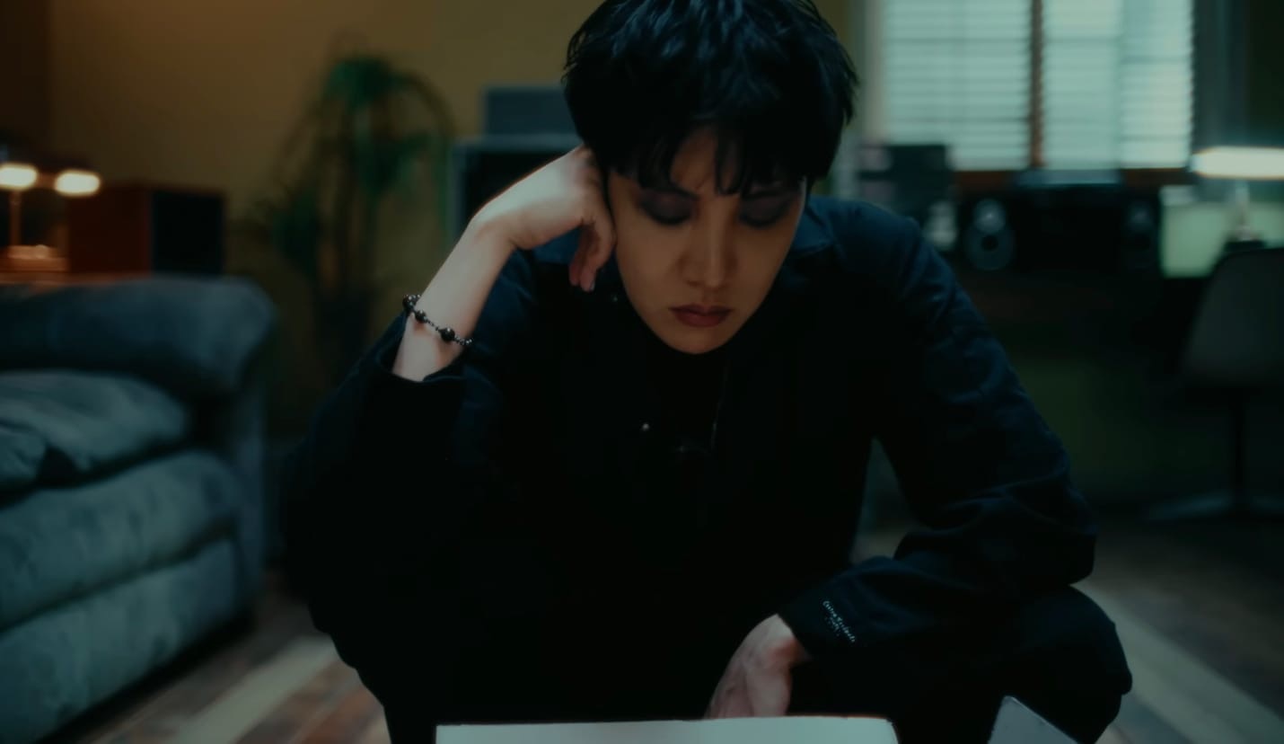 J-Hope стал первым вошедшим в альтернативные чарты Billboard сольным K-pop певцом