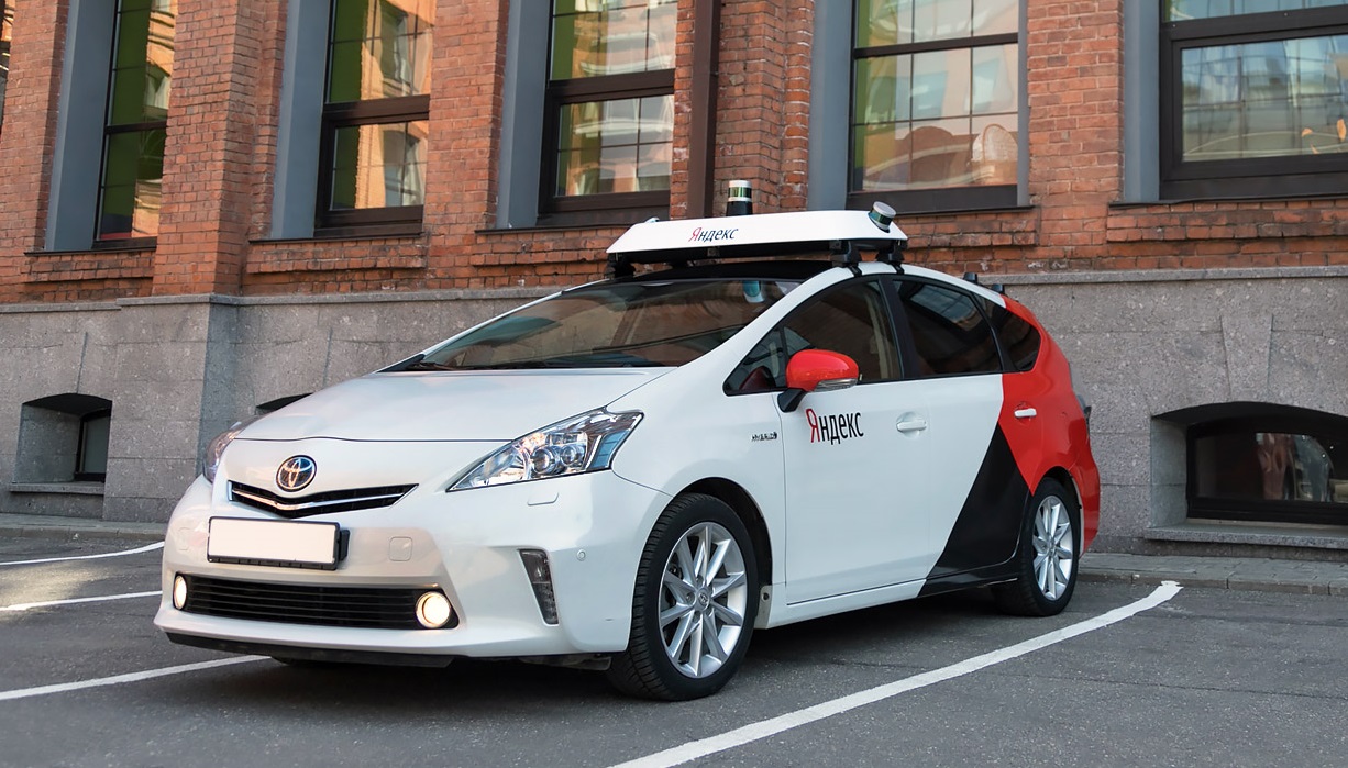 Патрульные Татарстана остановили беспилотную машину «Яндекса». Водителя там, конечно, не было - изображение обложка