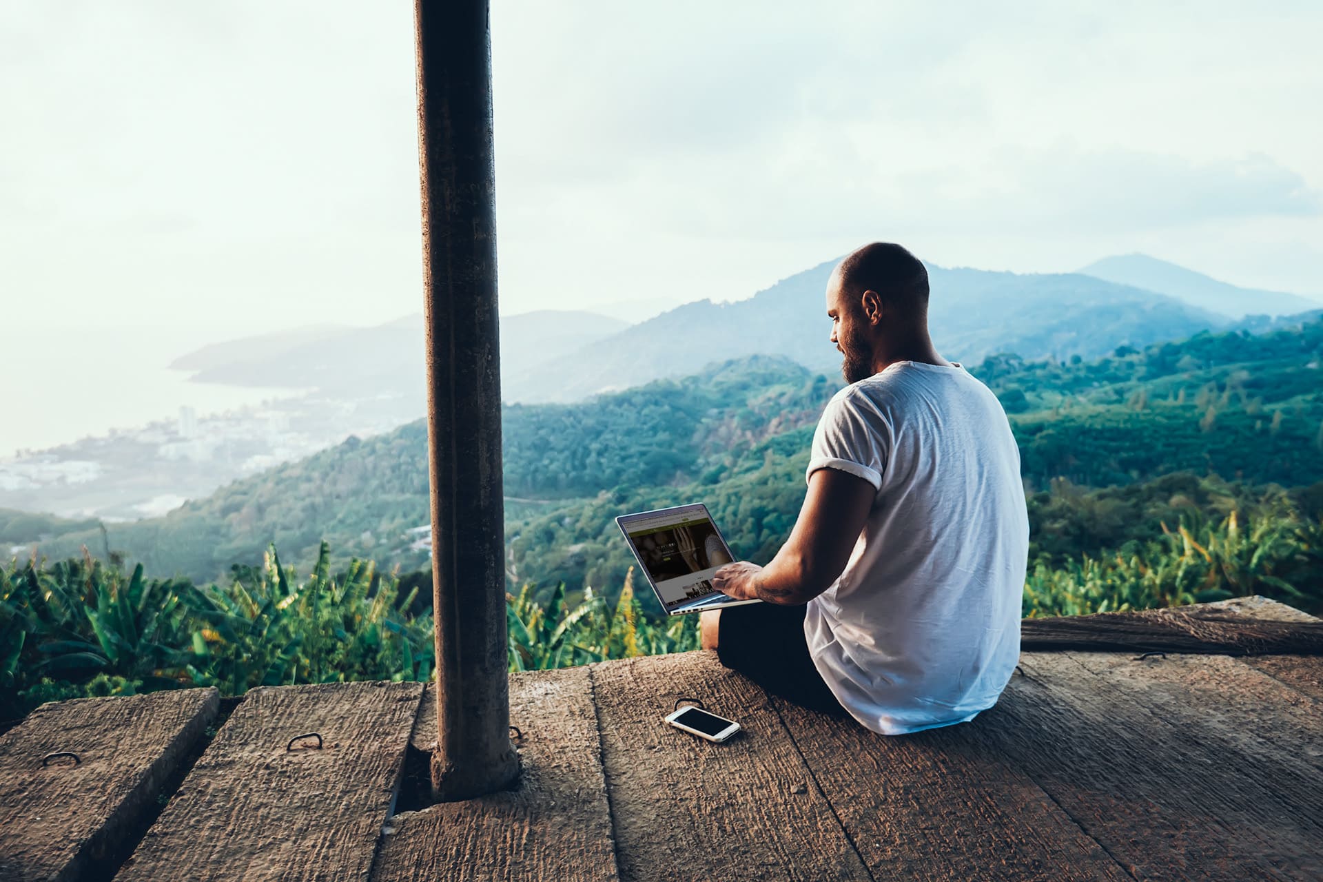 В Москве работодателей обязали перевести на удаленку треть сотрудников - изображение обложка