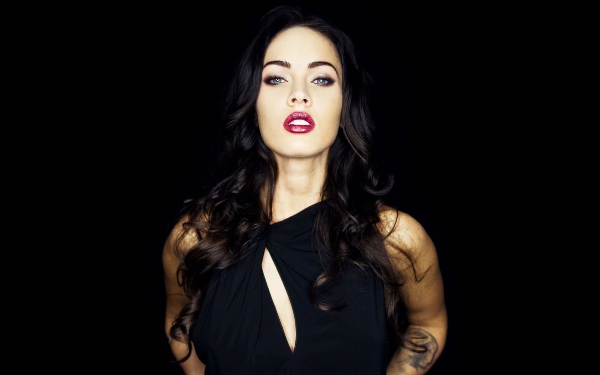 Меган Фокс отправится в космос в новом фильме - изображение обложка