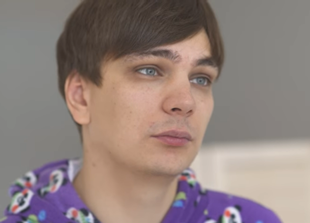 Новый клип Гнойного «Ка-Пэкс» — сплошная отсылка на киношедевр с Кевином Спейси - изображение обложка