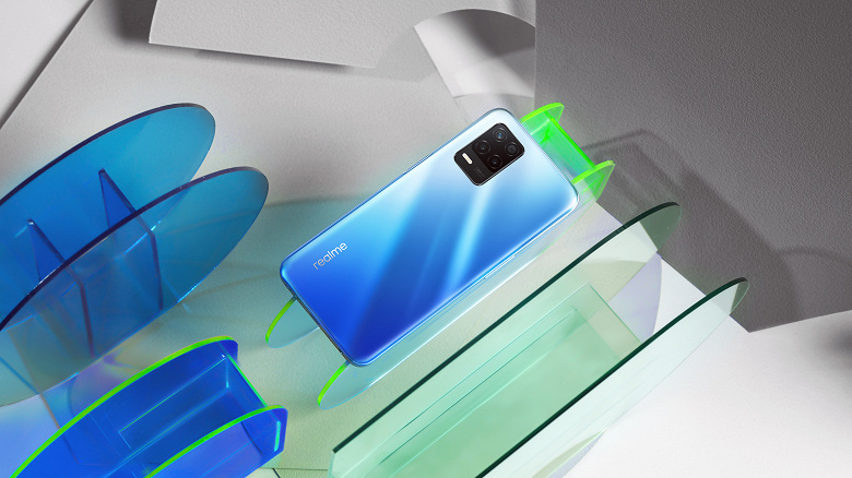 В России представили смартфон Realme 8 5G. У него есть отличия от обычного Realme 8 - изображение обложка