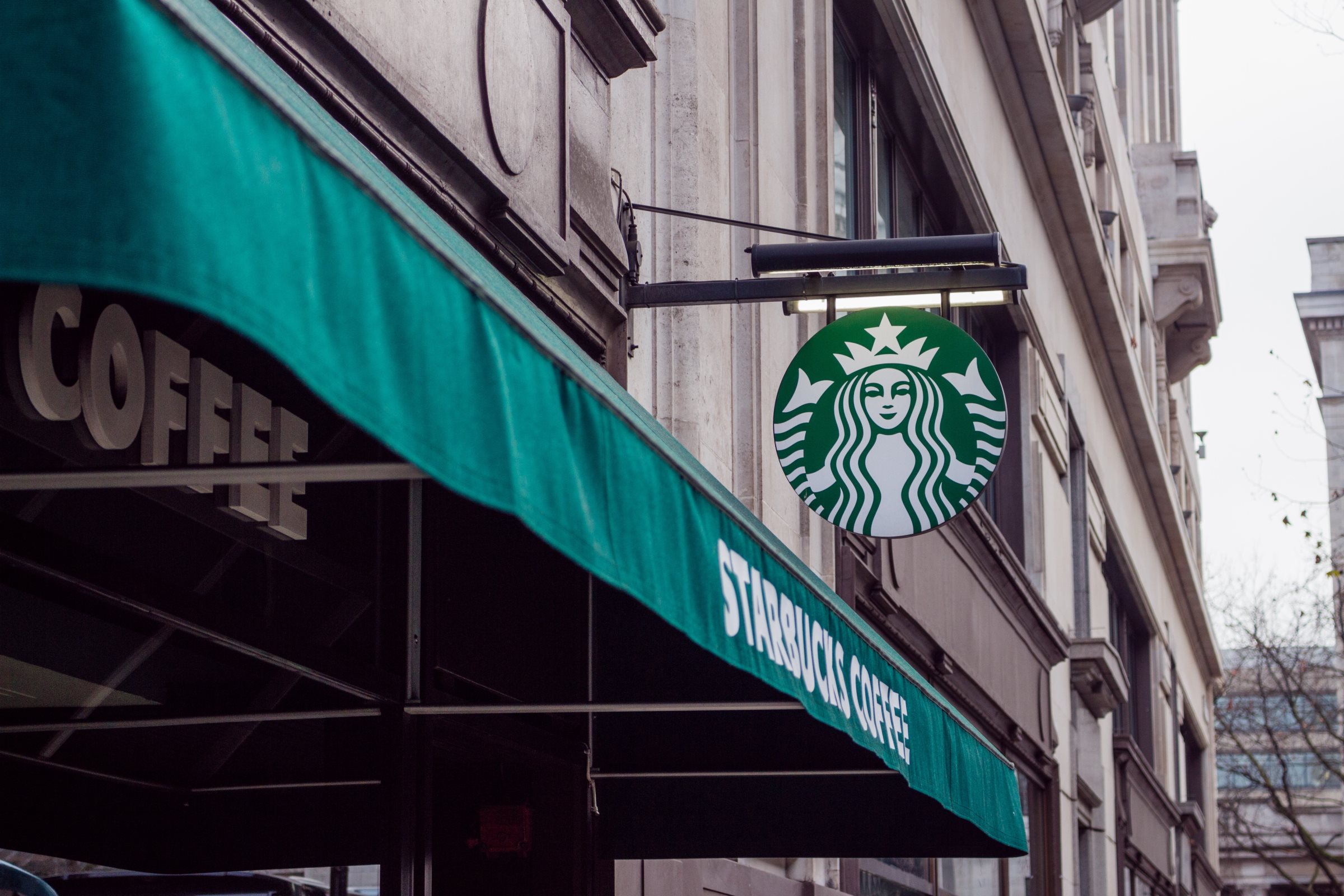 Тимати станет одним из владельцев сети кофеен Starbucks после ухода бренда из России