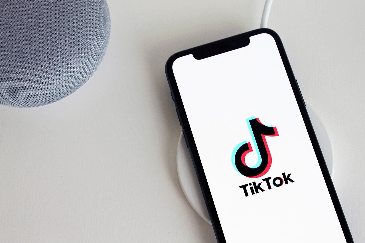 TikTok станет третьей социальной сетью после Facebook и Instagram в 2022 году - изображение обложка
