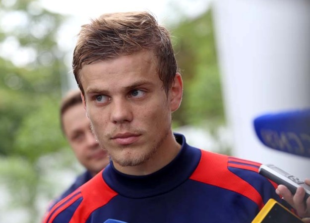 Александр Кокорин обвинил в скандале с ним непривинченные стулья. Как на это отреагировал Интернет - изображение обложка