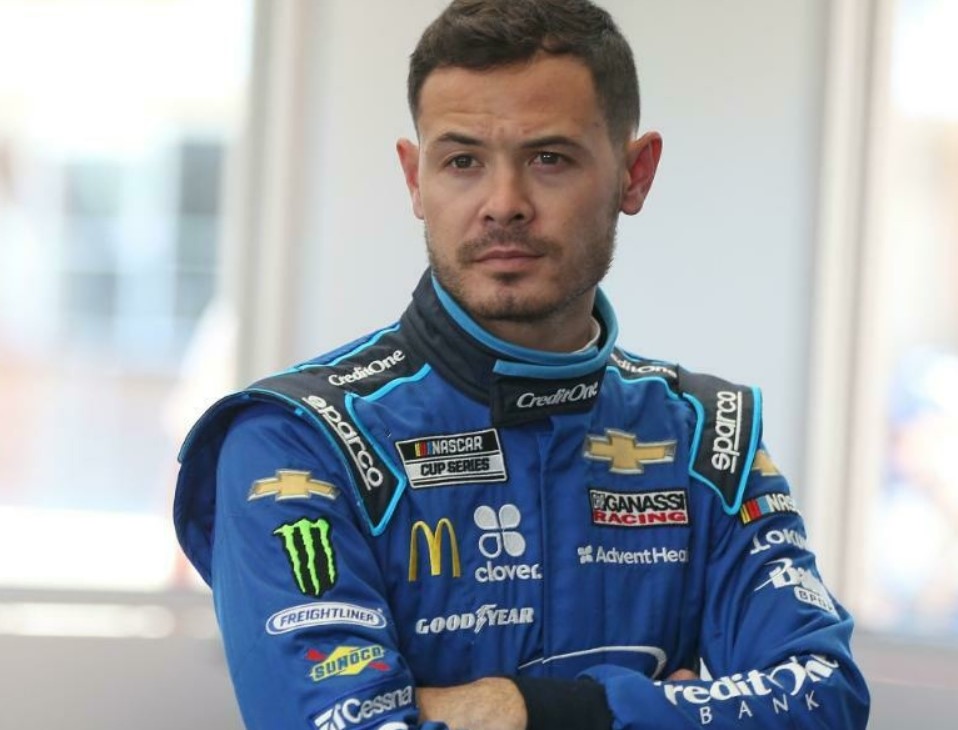 Пилота NASCAR отстранили за расизм во время виртуального турнира - изображение обложка