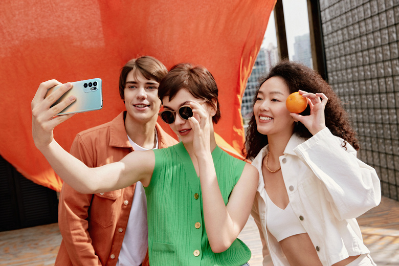 В России начались продажи смартфона Oppo Reno 6 с фронтальной камерой 44 Мп - изображение обложка