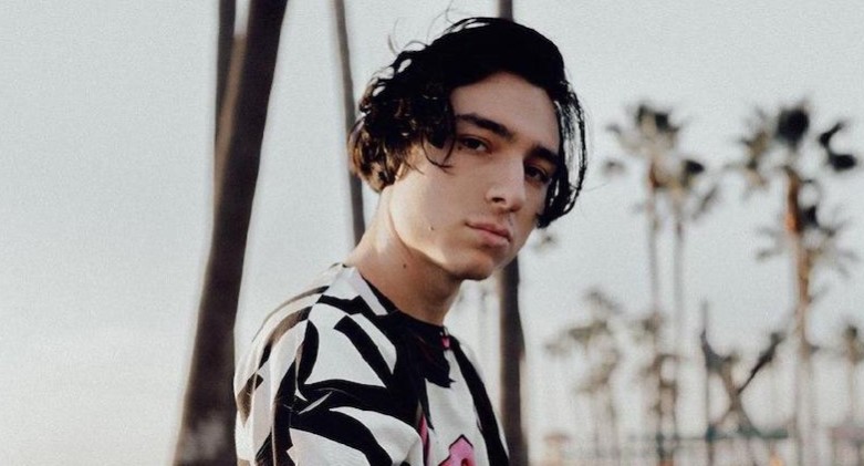 «Курю с Илон Маском»: российские рэперы зачитали про Cybertruck (и сняли клип) - изображение обложка