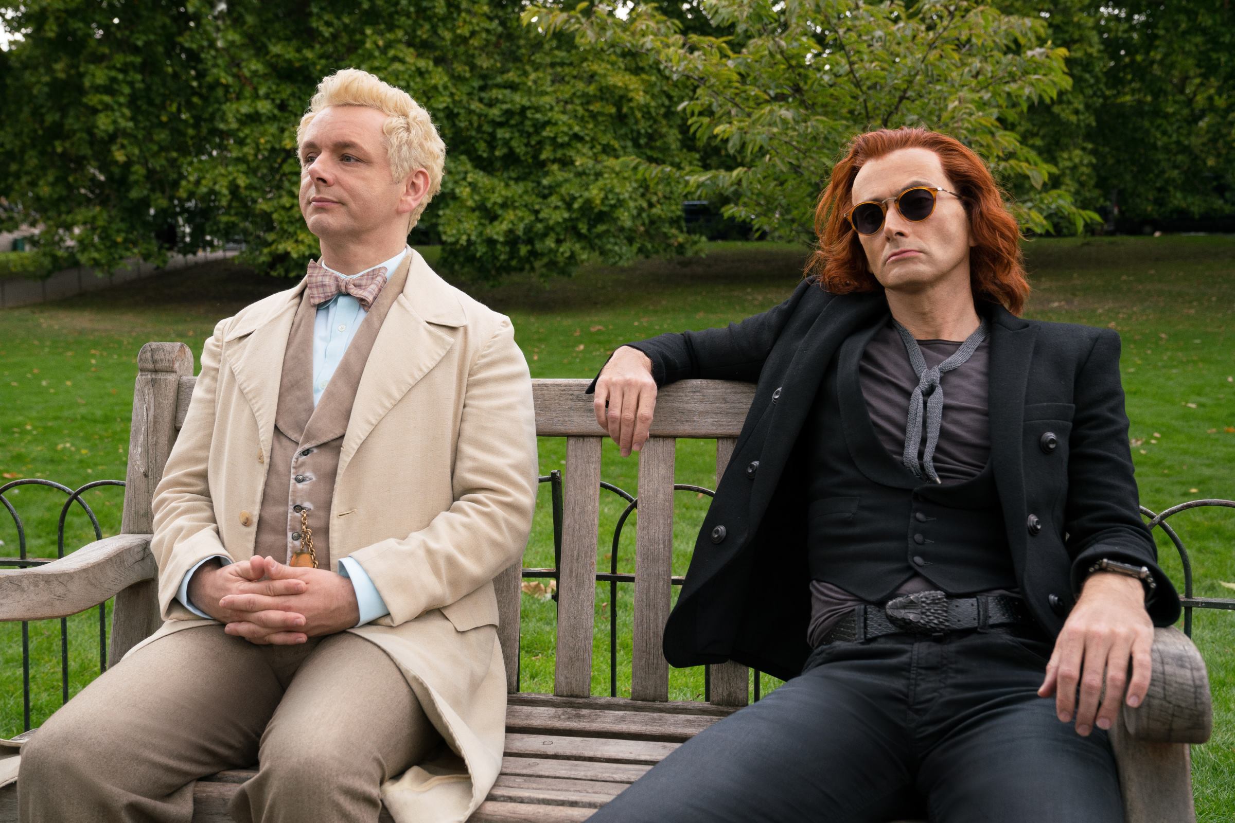 Обложка: кадр из сериала «Благие знамения» (2019—…)