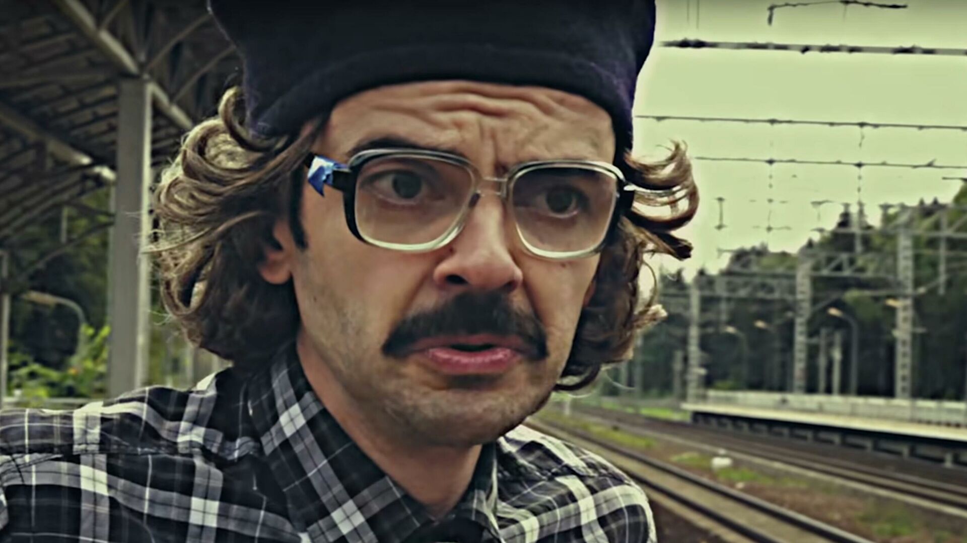 Обложка: кадр из веб-сериала «Внутри Лапенко»