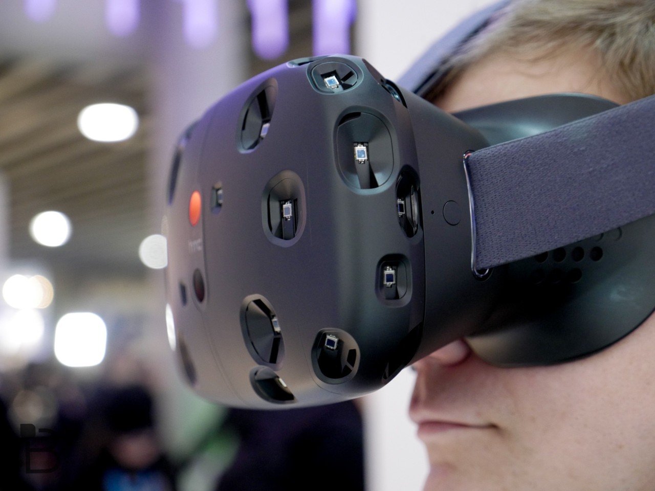 На выставке CES покажут новую версию VR-очков HTC Vive