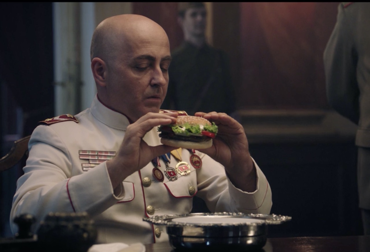 На Reddit завирусилась неофициальная реклама Burger King. Действие происходит в СССР - изображение обложка