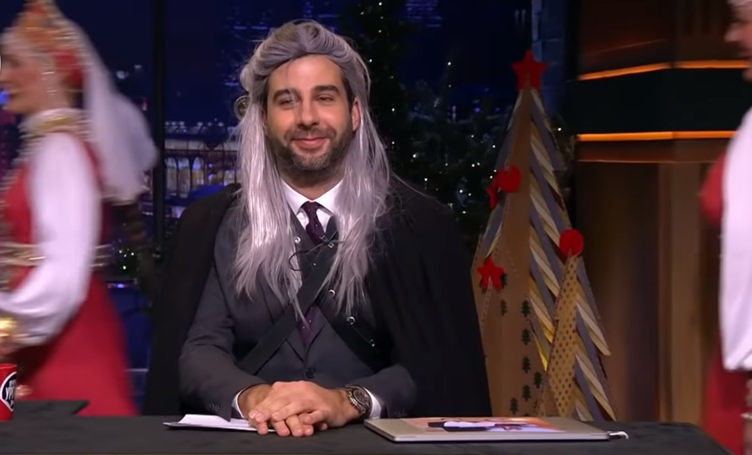 Шоу Урганта, Омский хор, метал и хип-хоп. Лучшие версии «Чеканной монеты» из «Ведьмака» - изображение обложка