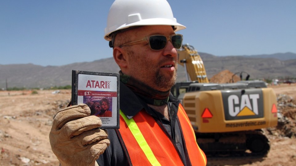 Бывший сотрудник Atari признался в захоронении картриджей с E.T. 
 - изображение обложка