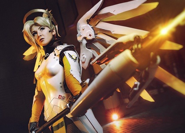 «Герои не умирают!» Косплей Ангела из Overwatch - изображение обложка