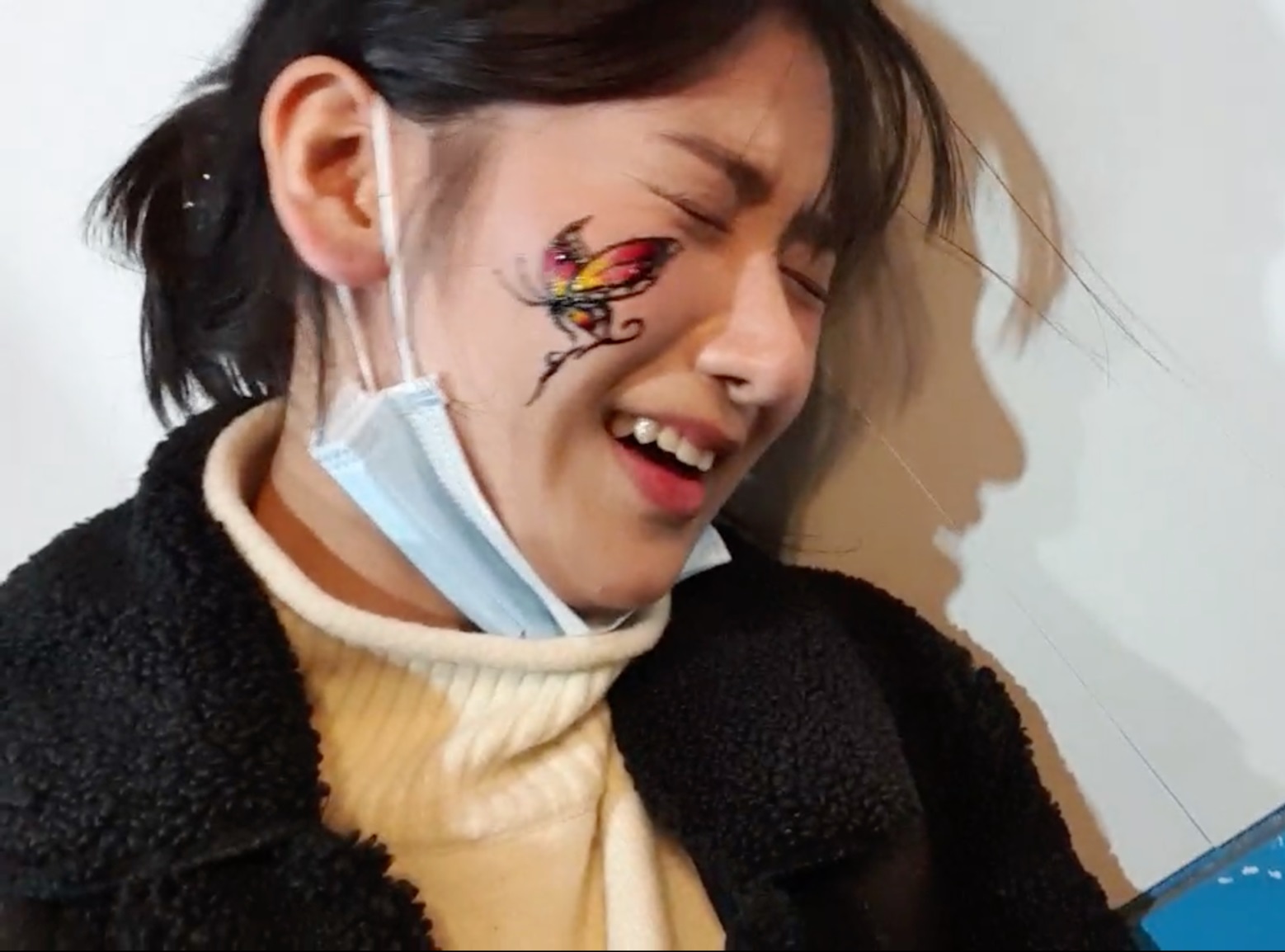 Корейская стримерша очень поздно осознала, что не сможет просто смыть временное тату - изображение обложка