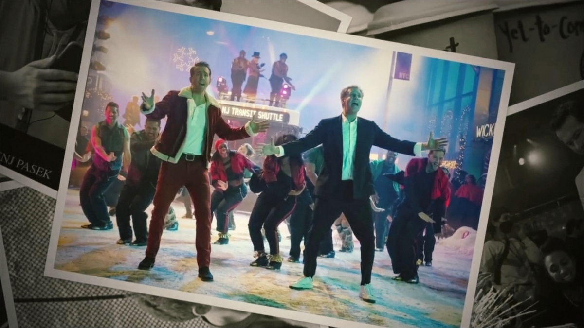 Райан Рейнольдс показал кадры комедийного рождественского мюзикла с Уиллом Ферреллом - изображение обложка