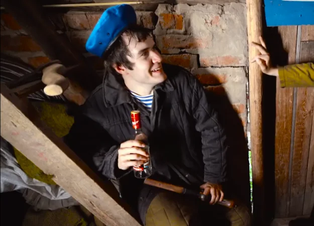 «Сосет так глубоко, как не обучат ни в одной школе»: как BadComedian разнес все в «Красном воробье» - изображение обложка