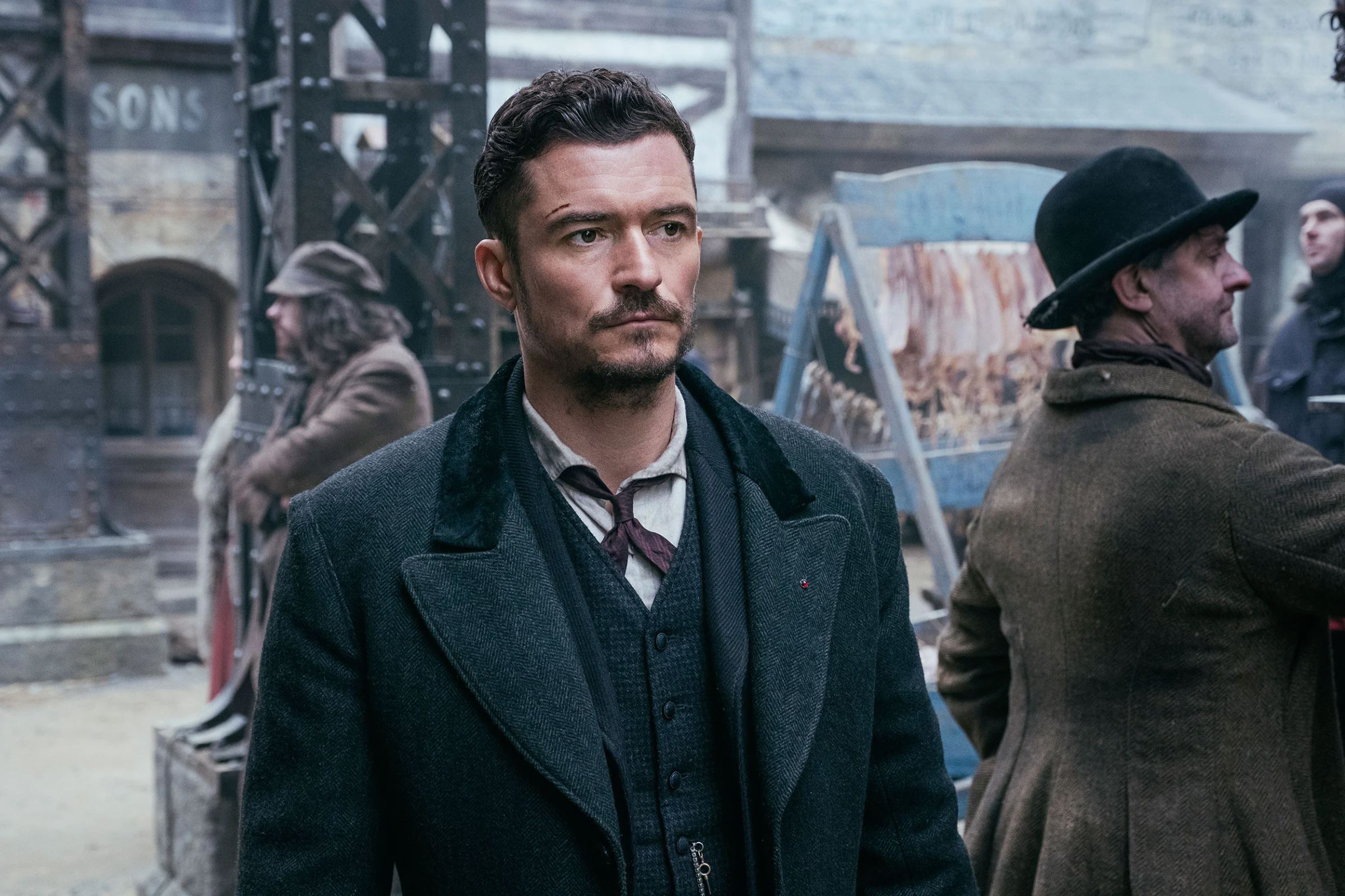 Обложка: Орландо Блум в сериале «Карнивал Роу» (2019)