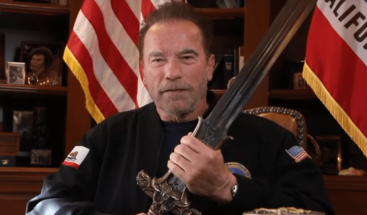 Арнольд Шварценеггер рассказал о демократии с помощью меча Конана - изображение обложка
