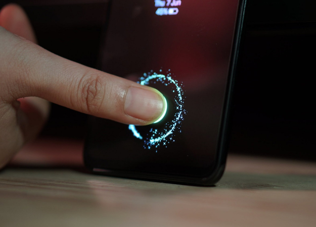 Xiaomi показала уникальный сканер отпечатков пальцев на ширину экрана (видео) - изображение обложка