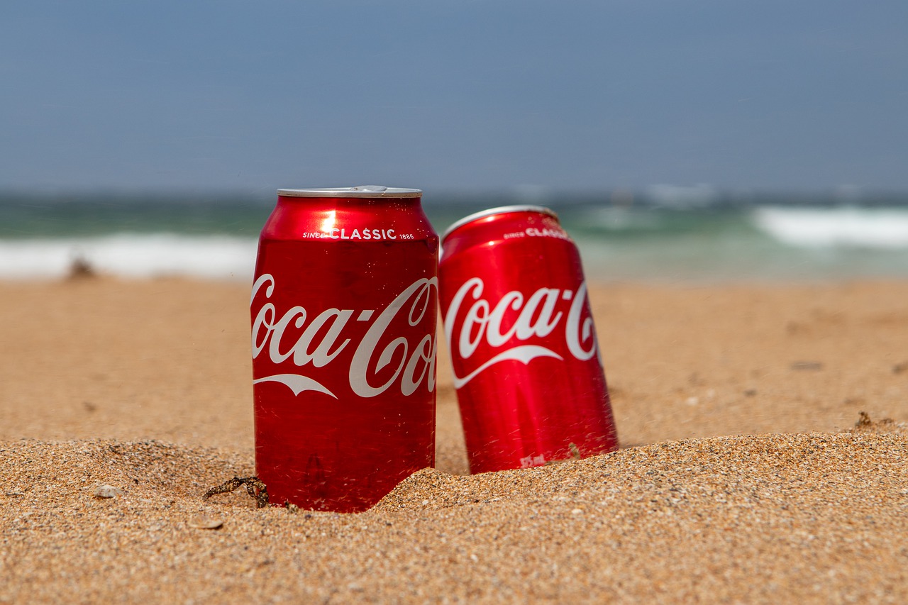 Компания Coca-Cola приостановила деятельность в России