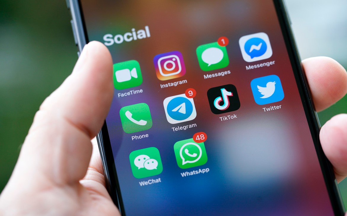 Роскомнадзор предложил обязательную регистрацию в соцсетях по паспорту - изображение обложка