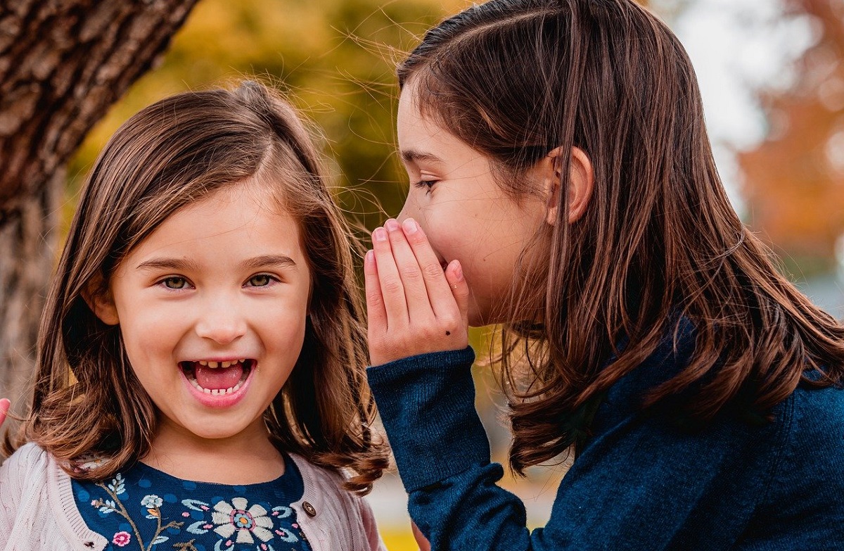 «Алиса» научилась разговаривать шёпотом и сочинять сказки - изображение обложка