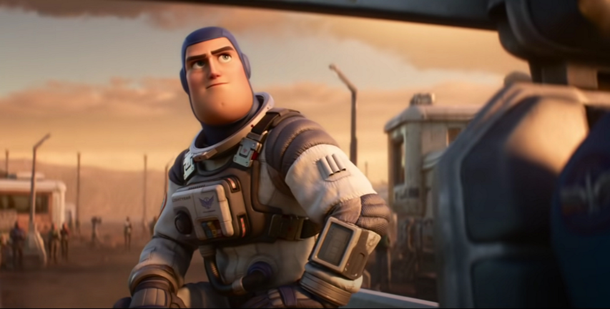 Обложка: кадр из трейлера «Базз Лайтер» (2022)