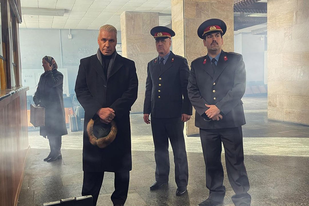 Тилль Линдеманн выпустил еще один клип на песню «Любимый город», снятый в Эрмитаже - изображение обложка