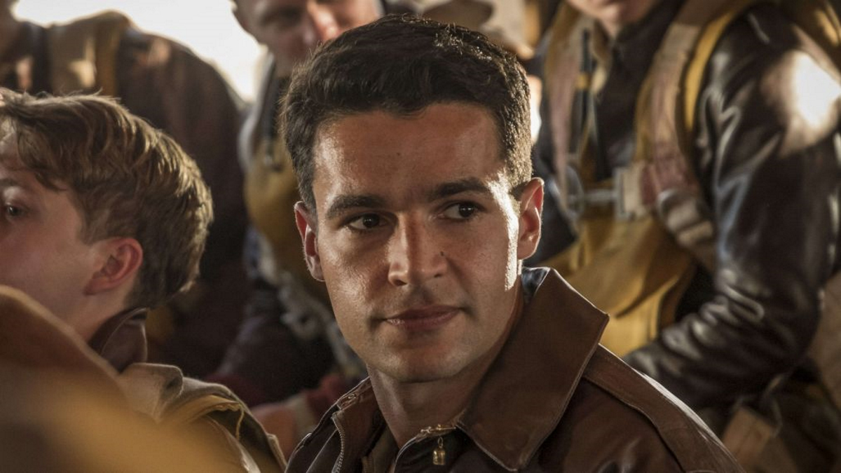 Обложка: кадр из сериала «Уловка-22» (2019)