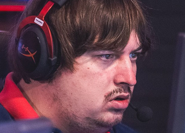 В рекламе тарифа МТС снялся профессиональный игрок по CS:GO - изображение обложка