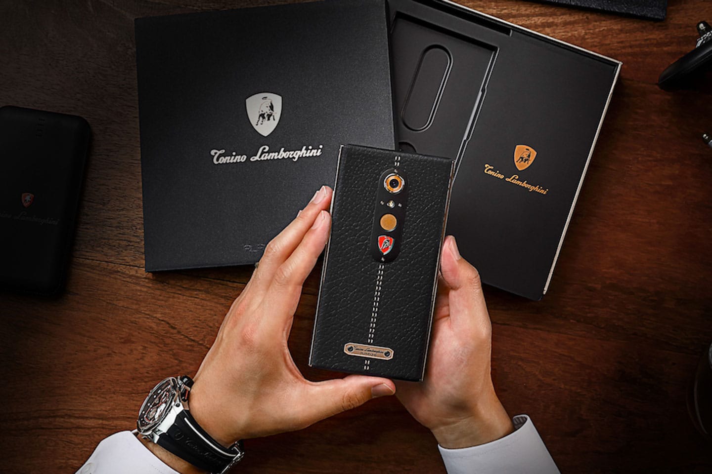 По следам почившей Vertu. Встречайте флагман Lamborghini за 145 тысяч |  Канобу