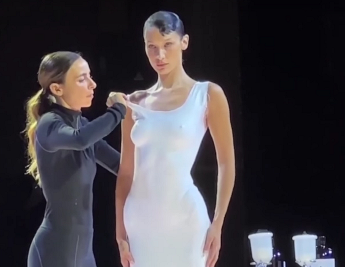 Обложка: видео с показа Coperni // YouTube-канал iDest