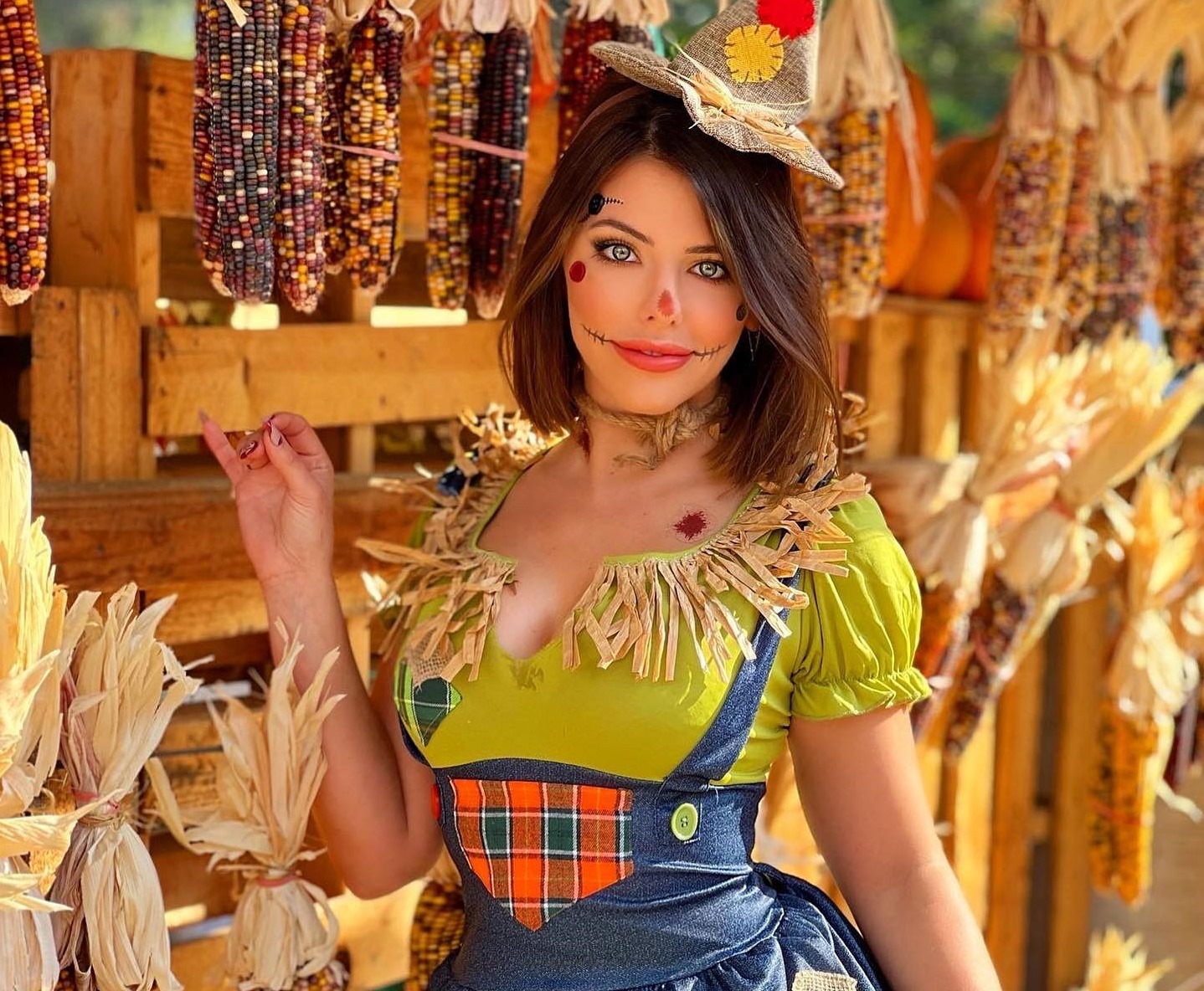 Обложка: фото из соцсетей Адрианы Чечик