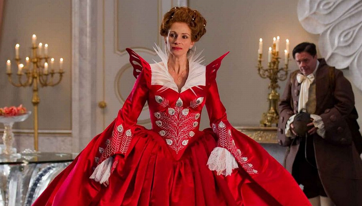 Обложка: Джулия Робертс в фильме «Белоснежка: Месть гномов» (2012)