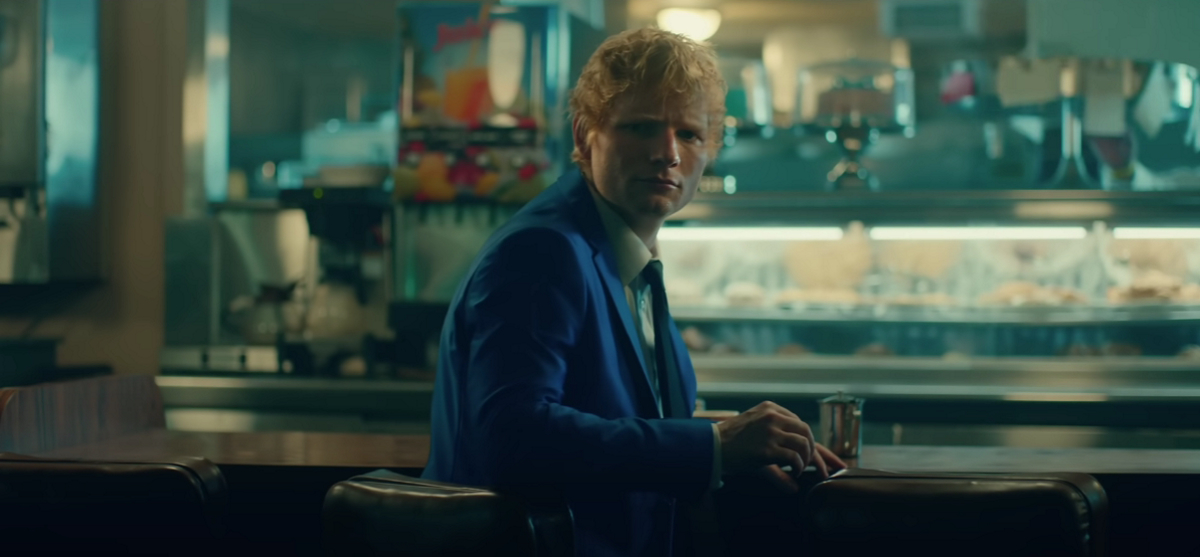 Обложка: кадр из клипа Shivers // YouTube-канал Ed Sheeran