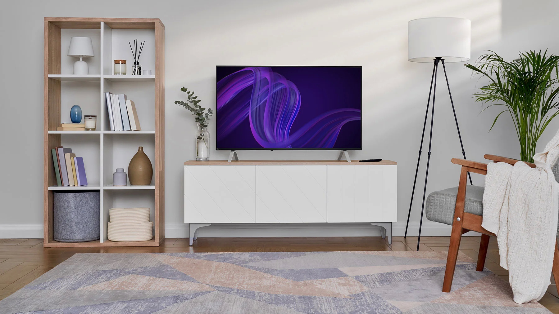 Обложка: промо-изображения телевизоров компании «Яндекс»