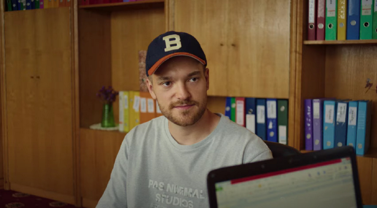 Обложка: кадр из трейлера «Трудных подростков» (2019—…)