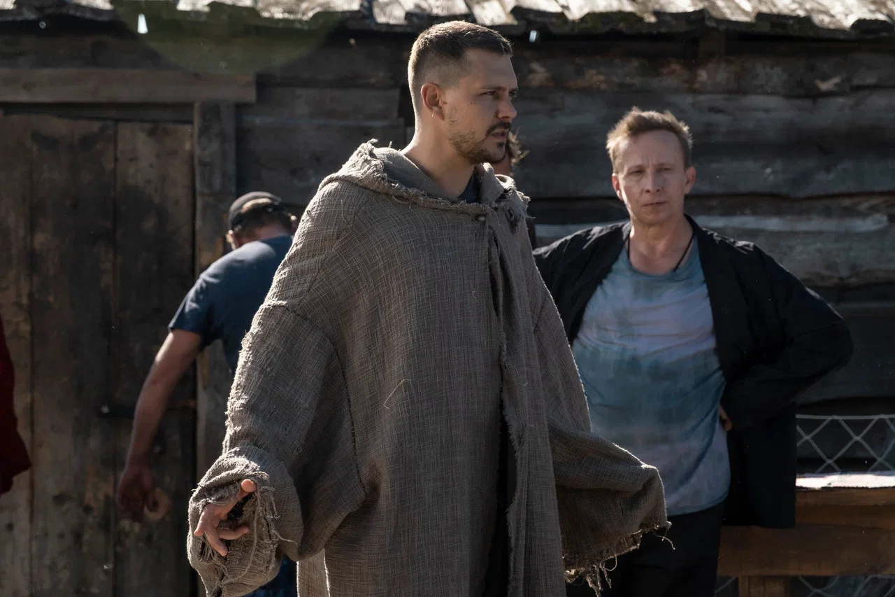 Обложка: фото со съёмок «Холопа 2» // «Централ Партнершип»