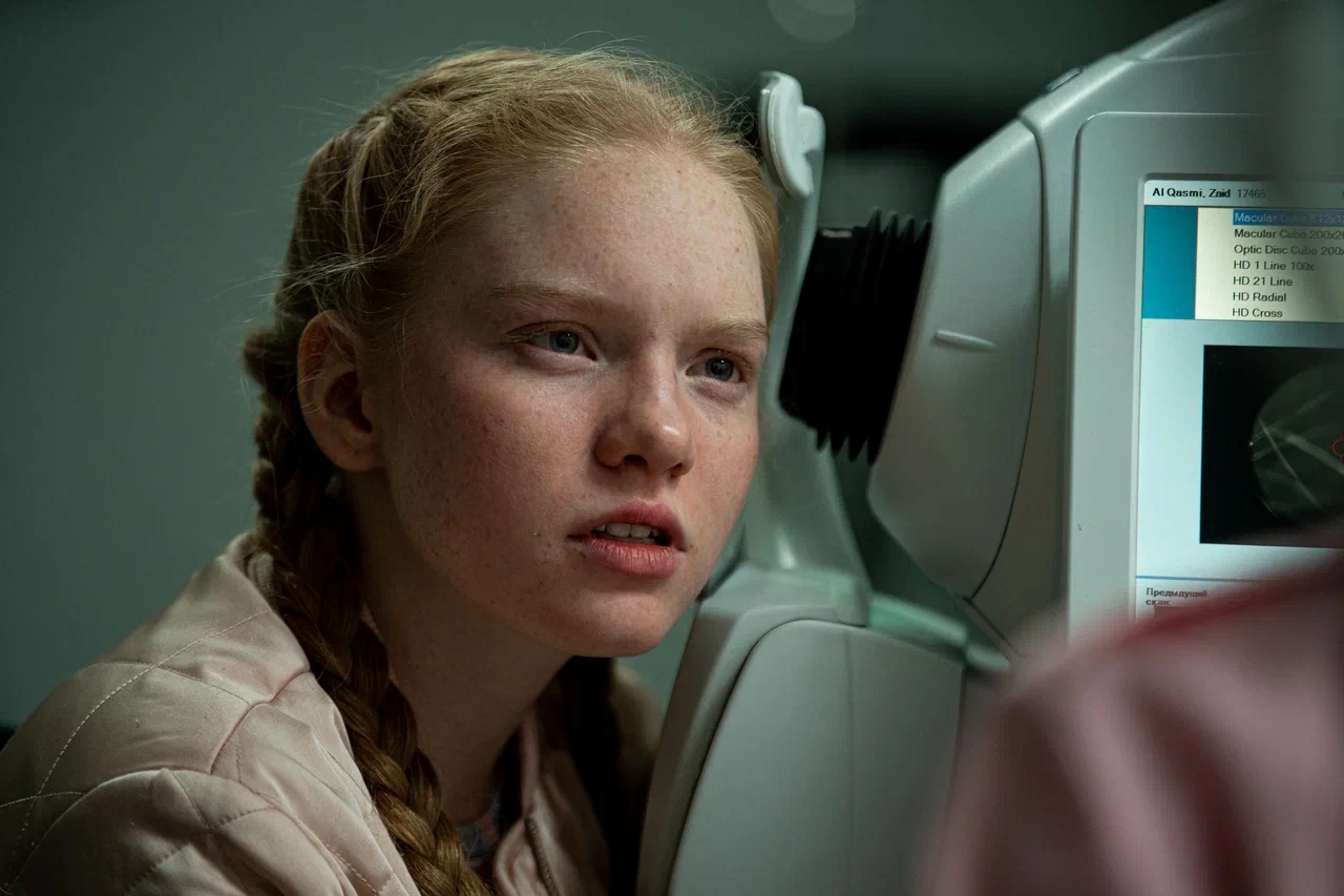 Обложка: кадр из сериала «Алиса не может ждать» (2022)