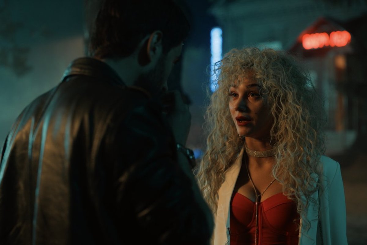 Обложка: кадр из сериала «РАЙцентр»