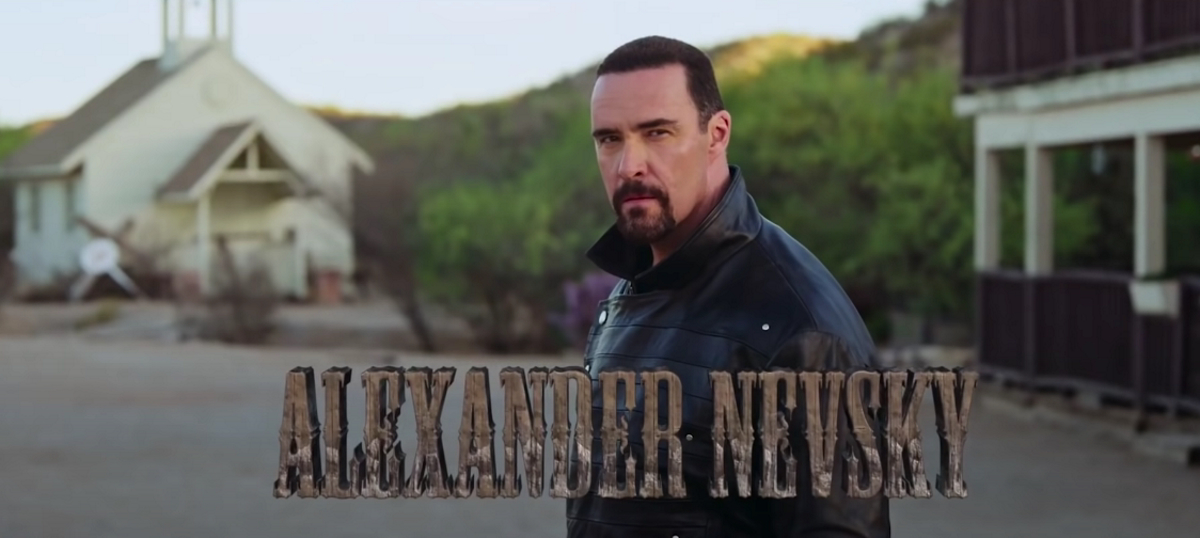 Обложка: кадр из трейлера «Нападение на Рио Браво» (2023)